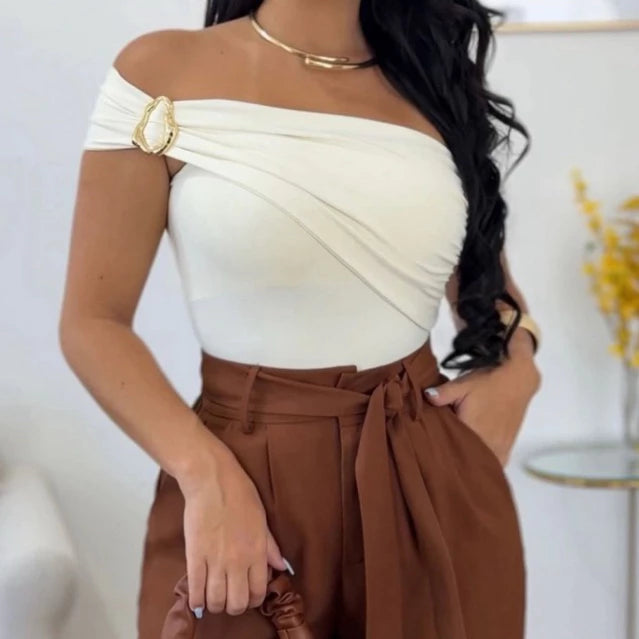 Body Feminino Ombro Único com Fivela Dourada Fashion