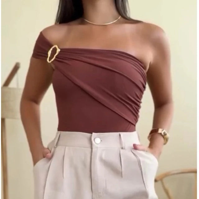 Body Feminino Ombro Único com Fivela Dourada Fashion